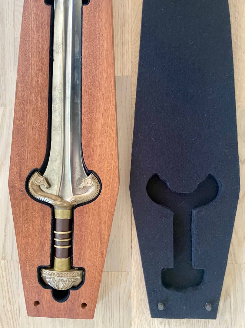 Authentic Éowyn Sword from The Lord of the Rings with Original Box from Weta Workshop
