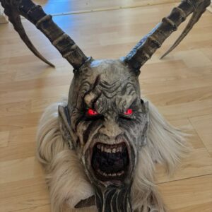 Mote Krampusmaske mit roten LED-Augen – Krampus & Perchtenmaske