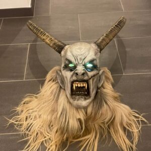 Krampusmaske Mitterer 2024 – Ungetragene Krampus- & Perchtenmaske mit grünen LEDs