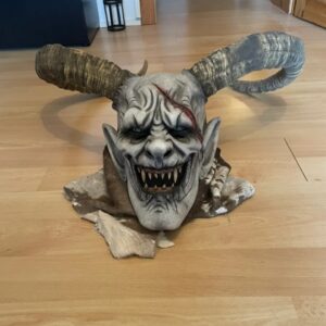 Krampusmaske Mitterer 2025 – Ungetragene Krampus- & Perchtenmaske mit LED-Augen
